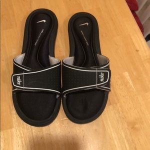 Nike slides women’s size 10